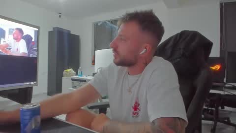 Snapshot of aidenmatthew chatting on 09.28.25 Aiden online show from 09.28.25