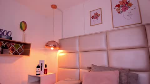 Aily Yozuko online show from 12.13.24