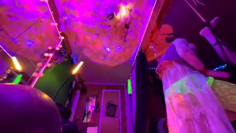   online show from 11.09.25