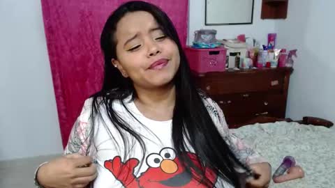 Snapshot of ainara__stone chatting on 12.31.24 AINARA LIZ online show from 12.31.24
