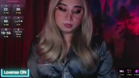 Snapshot of airisredfield_ chatting on 05.17.26 Goddess Airis online show from 05.17.26