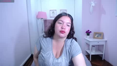 Snapshot of aisha_beneth chatting on 02.11.25 online show from 02.11.25