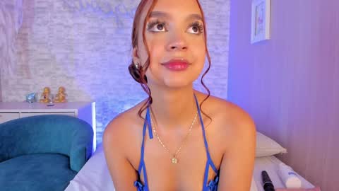 Snapshot of aisha_h chatting on 01.25.25 Aisha online show from 01.25.25
