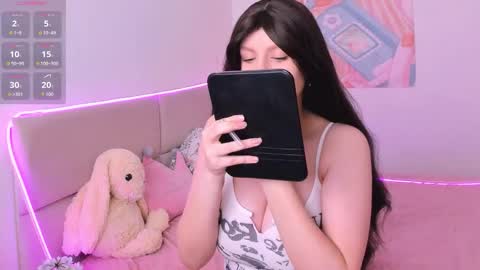 Aisha online show from 11.18.25