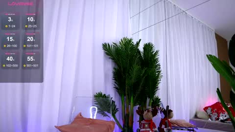 Snapshot of aishacarter chatting on 12.18.24 Aisha online show from 12.18.24