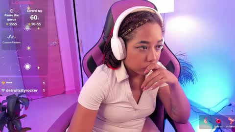 Snapshot of aisharose_ chatting on 02.20.25 Aisha online show from 02.20.25