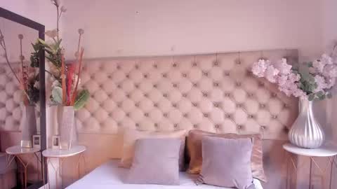 AishaValcazar online show from 12.20.25