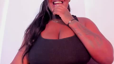 Snapshot of aishazaa chatting on 11.11.25 aishazaa online show from 11.11.25