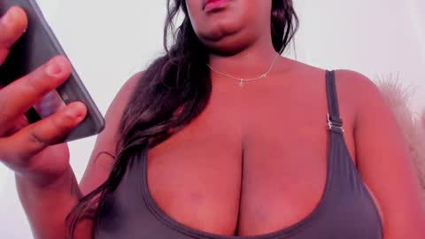 Snapshot of aishazaa chatting on 11.13.25 aishazaa online show from 11.13.25