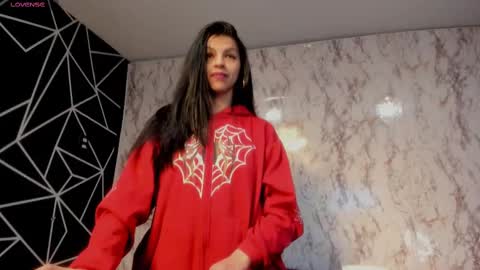 Snapshot of aitana_garcia_ chatting on 09.17.25 aitana_garcia_ online show from 09.17.25