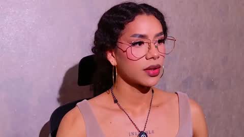 Queen Dumont   online show from 02.08.26