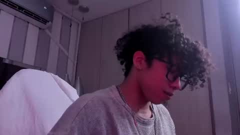 Snapshot of akazaboy chatting on 06.22.26 akazaboy online show from 06.22.26