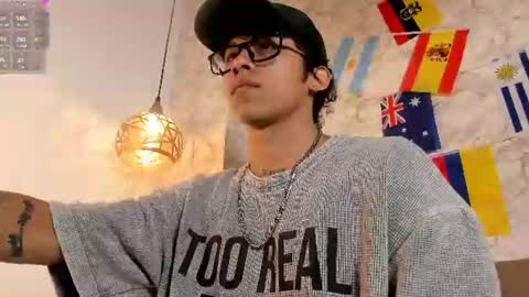 Snapshot of akazaboy chatting on 06.26.26 akazaboy online show from 06.26.26