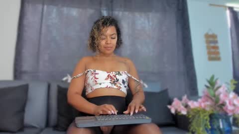 Snapshot of akendacurls2 chatting on 02.26.25 Akenda online show from 02.26.25