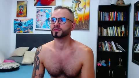 Snapshot of akiles_r chatting on 12.20.24 akiles online show from 12.20.24