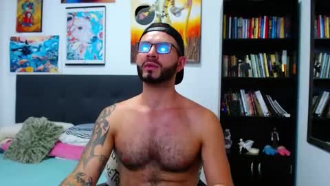 Snapshot of akiles_r chatting on 01.08.25 akiles online show from 01.08.25