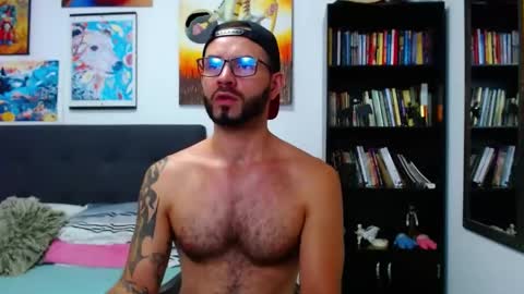 Snapshot of akiles_r chatting on 01.10.25 akiles online show from 01.10.25