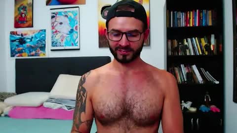 Snapshot of akiles_r chatting on 01.17.25 akiles online show from 01.17.25