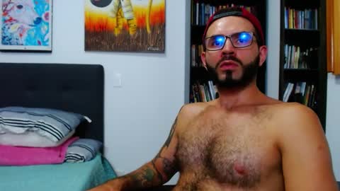 Snapshot of akiles_r chatting on 01.29.25 akiles online show from 01.29.25