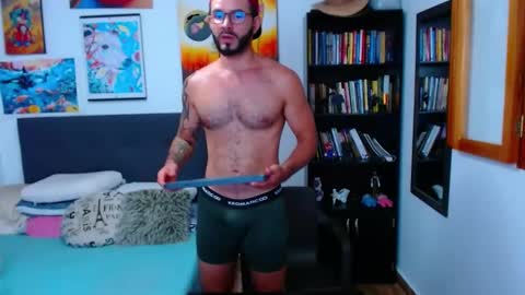 Snapshot of akiles_r chatting on 02.04.25 akiles online show from 02.04.25