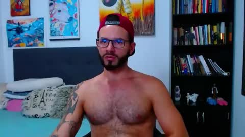 Snapshot of akiles_r chatting on 02.05.25 akiles online show from 02.05.25