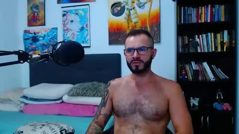 Snapshot of akiles_r chatting on 02.11.25 akiles online show from 02.11.25