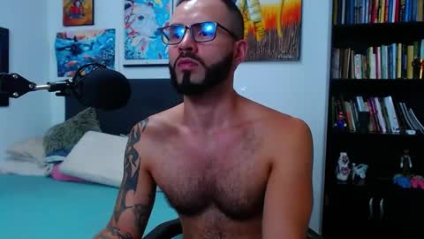 Snapshot of akiles_r chatting on 02.15.25 akiles online show from 02.15.25