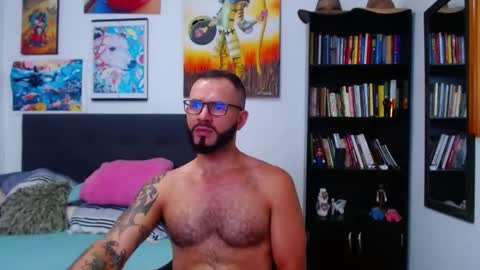 Snapshot of akiles_r chatting on 02.24.25 akiles online show from 02.24.25