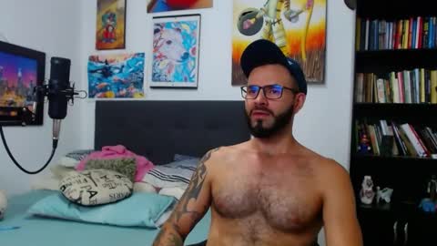 Snapshot of akiles_r chatting on 03.11.25 akiles online show from 03.11.25