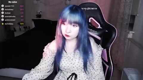 akirahartyx online show from 10.19.25