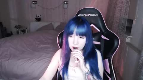 akirahartyx online show from 11.11.25