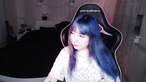 akirahartyx online show from 11.21.25