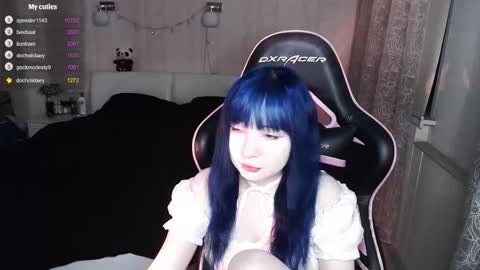 akirahartyx online show from 12.04.25