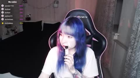 akirahartyx online show from 01.18.26