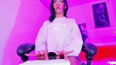 Snapshot of alahia__rodriguez chatting on 01.05.25 Alahia Rodriguez online show from 01.05.25