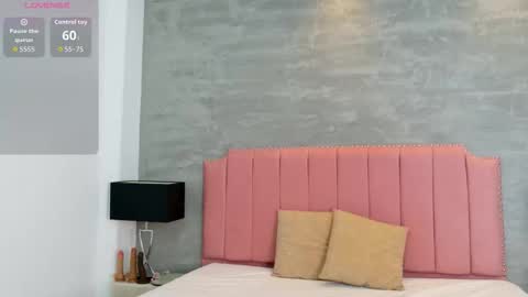 Snapshot of alaia_colins chatting on 02.27.26 alaia_colins online show from 02.27.26