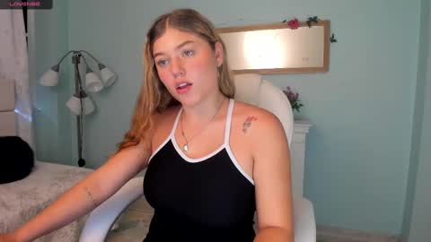 Snapshot of alaia_greyy chatting on 12.12.24 Alaia online show from 12.12.24