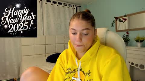 Snapshot of alaia_greyy chatting on 12.30.24 Alaia online show from 12.30.24