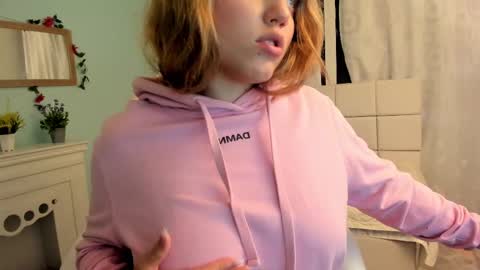 Snapshot of alaia_greyy chatting on 02.11.25 Alaia online show from 02.11.25
