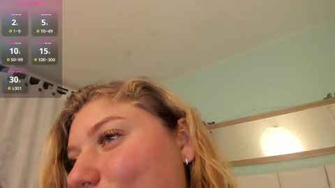 Snapshot of alaia_greyy chatting on 03.05.25 Alaia online show from 03.05.25