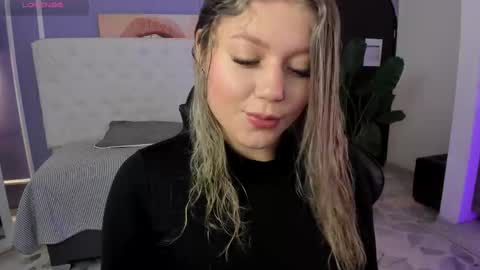 Snapshot of alaia_greyy chatting on 10.02.25 Alaia online show from 10.02.25
