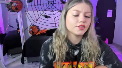 Snapshot of alaia_greyy chatting on 10.09.25 Alaia online show from 10.09.25