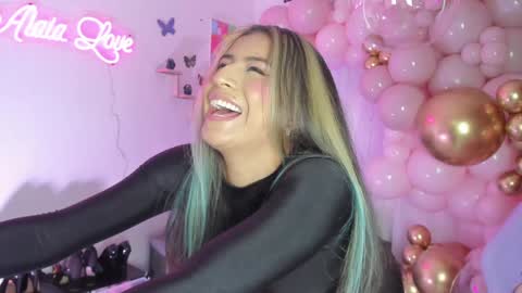 Snapshot of alaia_love77 chatting on 02.08.25 Alaia online show from 02.08.25