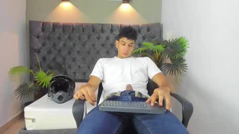 Snapshot of alan_redinger chatting on 09.15.25 Alan online show from 09.15.25