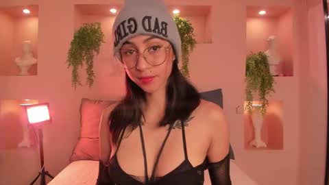 Alana online show from 11.21.25