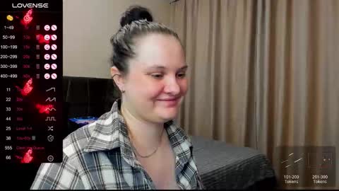 Snapshot of alanabrox chatting on 11.28.25 Julia online show from 11.28.25