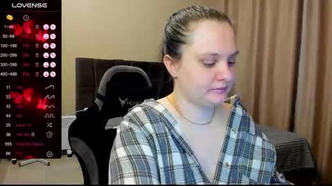 Snapshot of alanabrox chatting on 12.15.25 Julia online show from 12.15.25