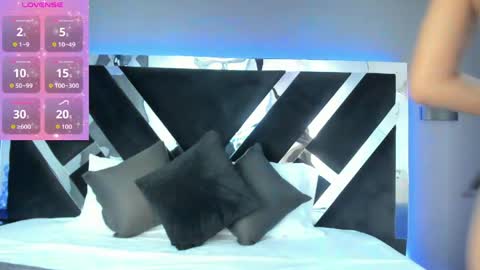 alanaortiz_ online show from 04.10.26