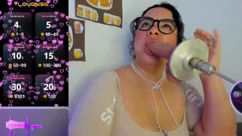 Snapshot of alanna_sloppy chatting on 10.01.25 alana silver online show from 10.01.25