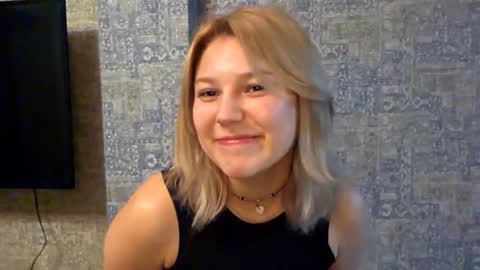 Snapshot of alannaboisen chatting on 11.29.25 Julie online show from 11.29.25